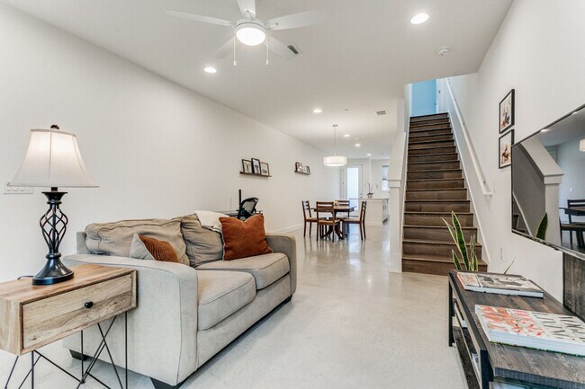 Foto del edificio - CONTEMPORARY MAHNCKE PARK TOWNHOME