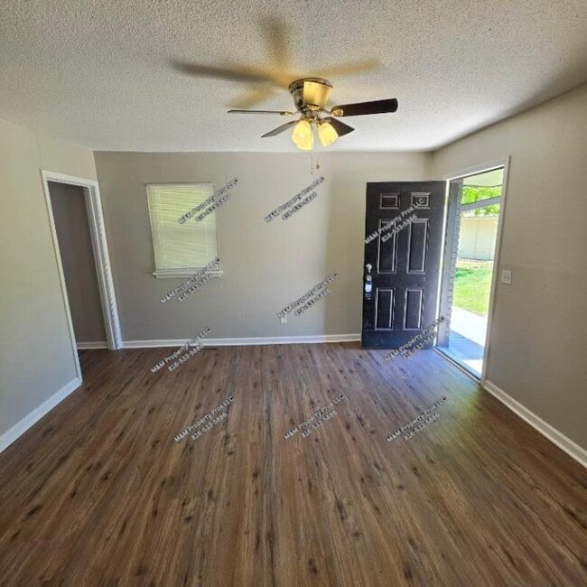 Foto del edificio - 408 NE Westwind Dr