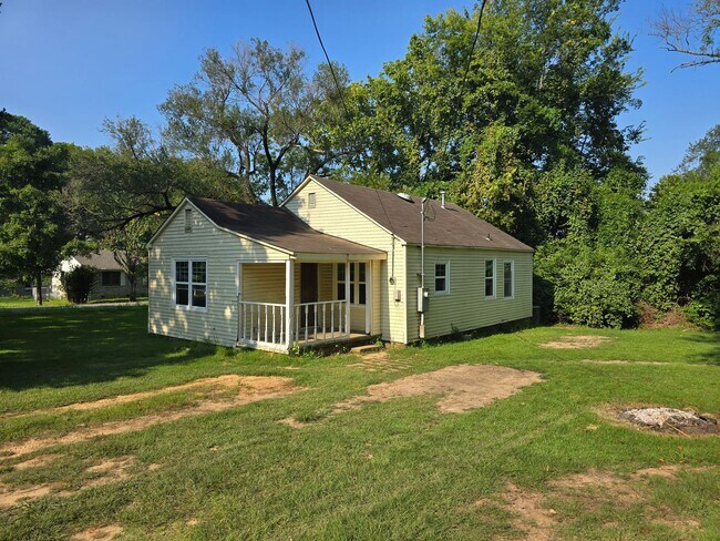 Building Photo - 2 Bed/1 Bath Cottage in Batesville