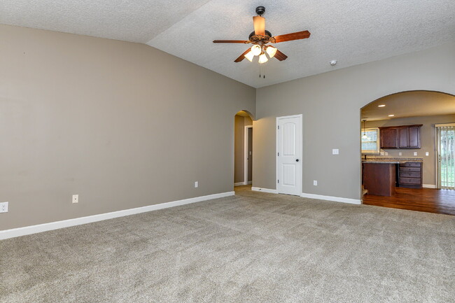 Building Photo - Charming 3-bed, 2-bath, 2017-construction ...