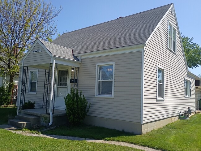 Building Photo - 1402 N Main Ave