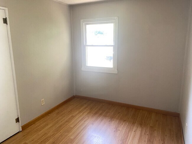 Foto del edificio - 2434 Reynolds Ave SW