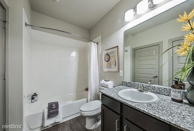 Foto del edificio - 1 br, 1 bath  - 520 Westgreen Blvd