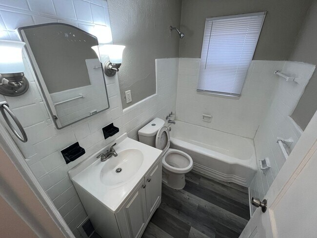 Building Photo - Renovated Two Bedroom with Attached Garage...