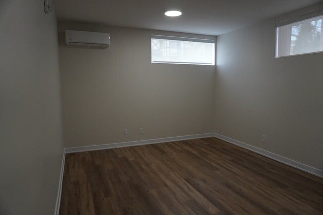 Building Photo - 300 Wilbrod