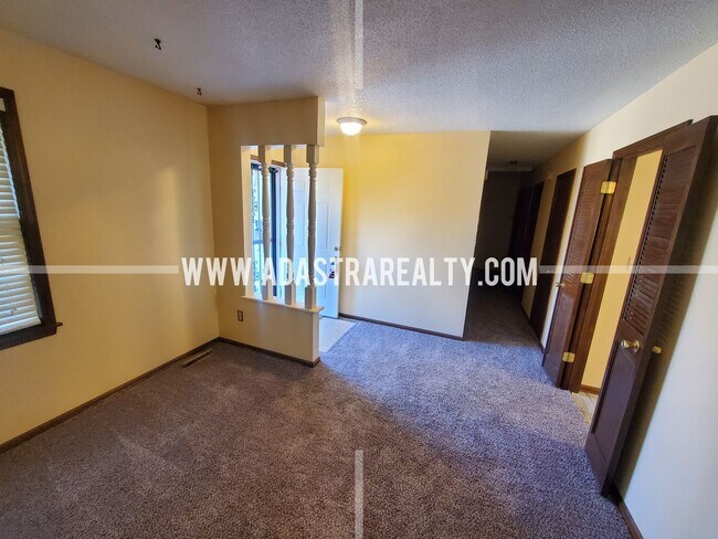 Foto del edificio - Very Nice Home in South KCMO-Available NOW!!