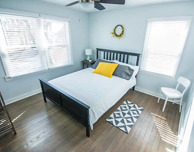 front bedroom - 1233 Milton Ter SE