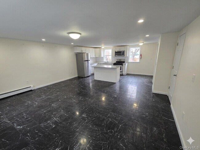 Foto del edificio - 28 Hasbrouck St