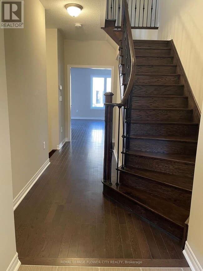 Building Photo - 51 Pearman Cres