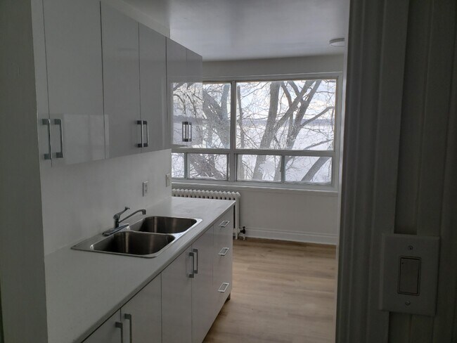 Photo du bâtiment - 108 Kempenfelt Dr