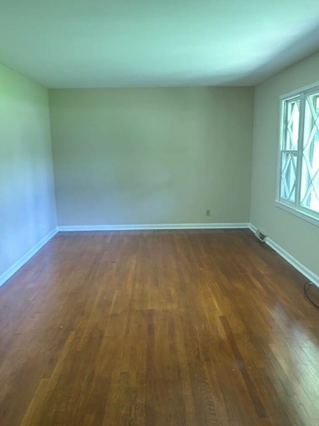 Building Photo - 3 BEDROOM IN COLUMBIA!!