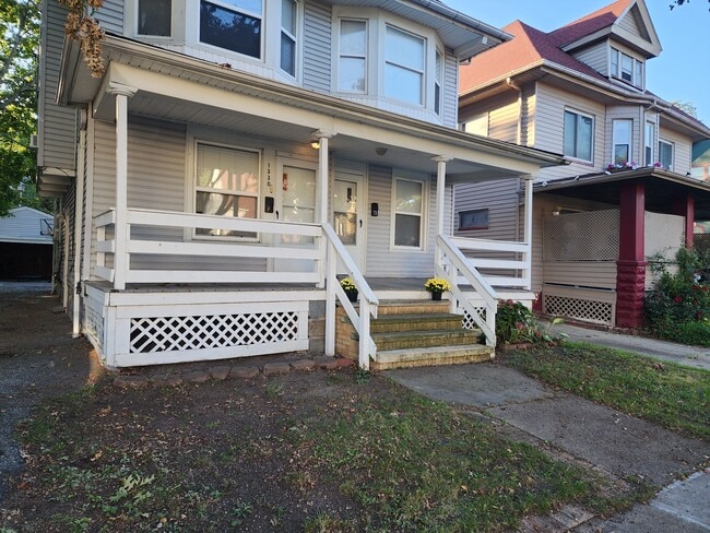 Building Photo - 1330 W 89th St