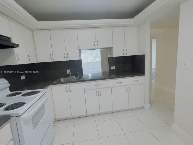 Foto del edificio - 443 NE 195th St
