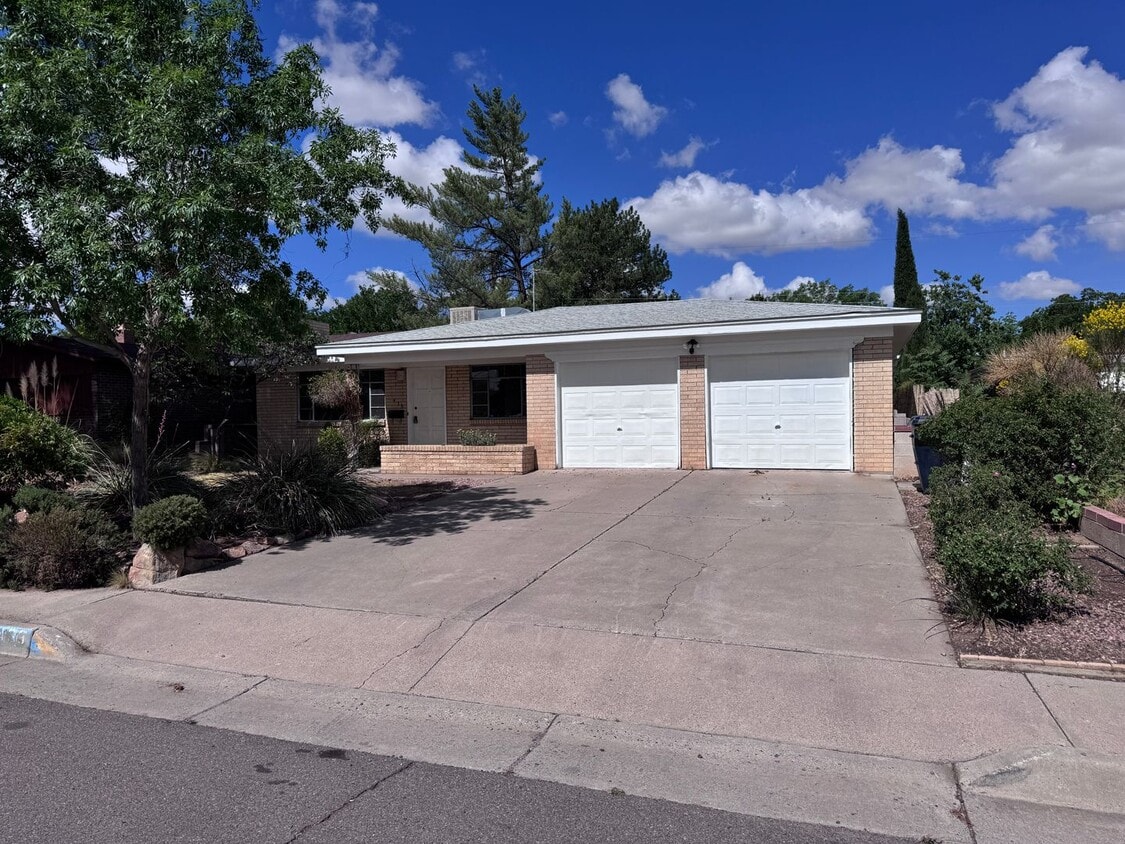 Primary Photo - 3 Bedroom, 2 Bathroom Home near Washington...