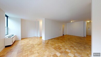 Building Photo - 247 W 87th St