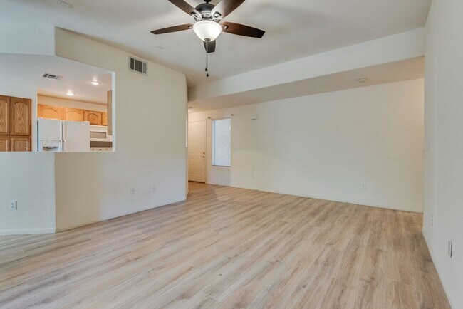 Building Photo - First Floor Condo Guard Gated Summerlin Re...