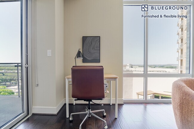 Foto del edificio - 214 Barton Springs Rd