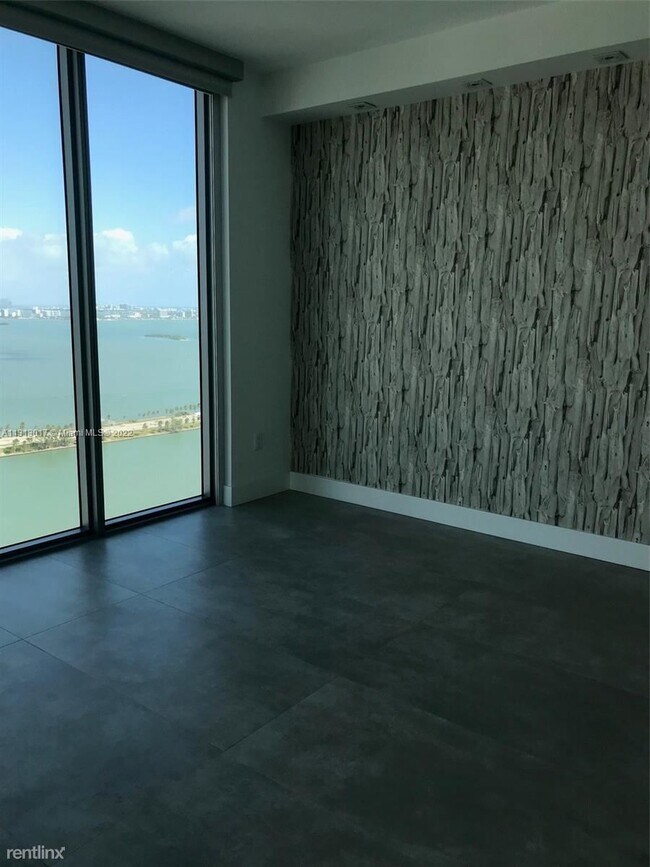 Building Photo - 2 br, 2.5 bath Condo - 2900 NE 7th Ave Uni...