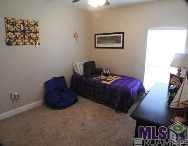 Foto del edificio - 15070 Coldwater Dr