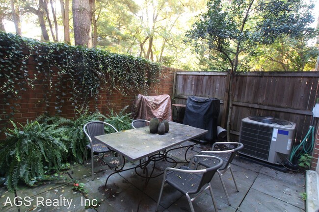 Building Photo - 2 br, 2.5 bath House - 3217-C Sutton Place...