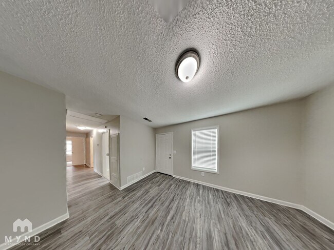 Foto del edificio - 2938 Lake Park Rd