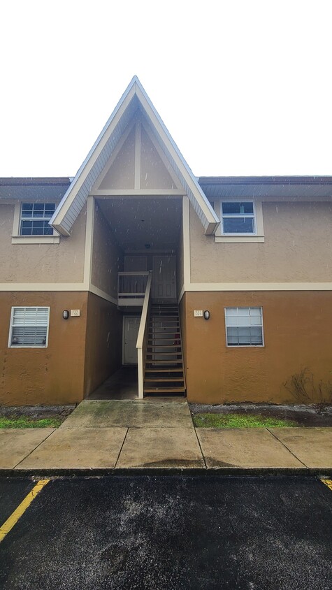 Primary Photo - 277 Ulster Ln