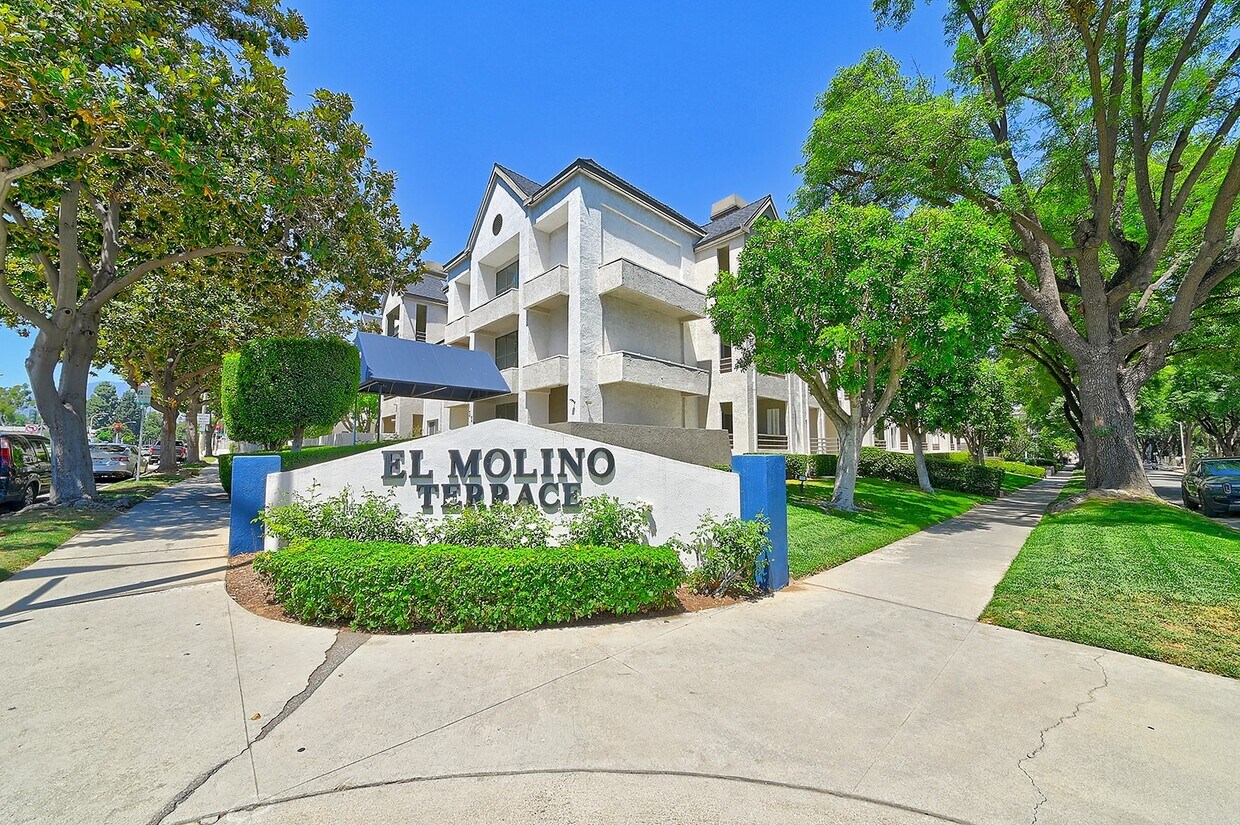 Photo - 300 N El Molino Ave (Pasadena, CA)