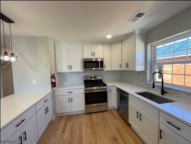 Foto del edificio - 1036 Cross Ave