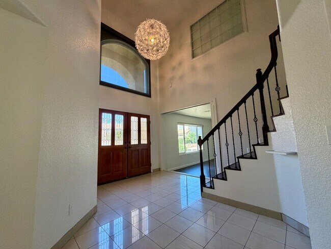 Foto del edificio - Spacious Henderson Home with Private Pool, 3 Fireplaces, & Modern Upgrades