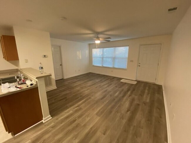 Foto del edificio - 2 bedroom 2 bath condo located close to beaches, shopping and restaurants
