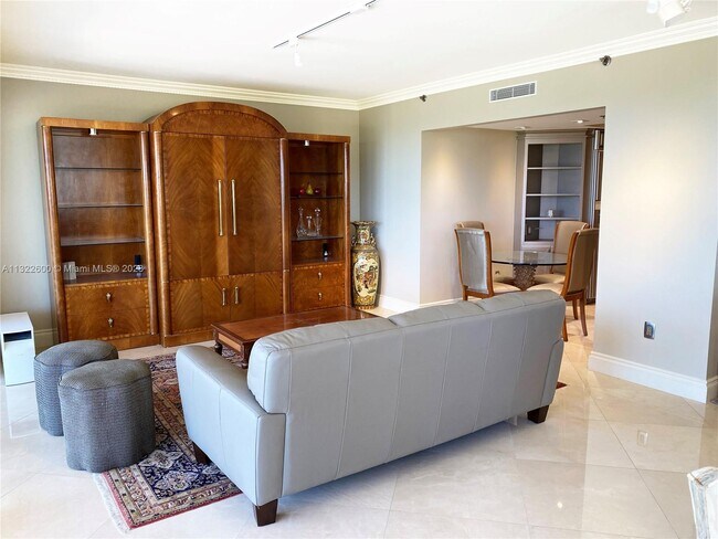 Foto del edificio - 10175 Collins Ave