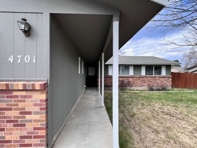 Building Photo - Discover Comfort and Style in the Heart of...