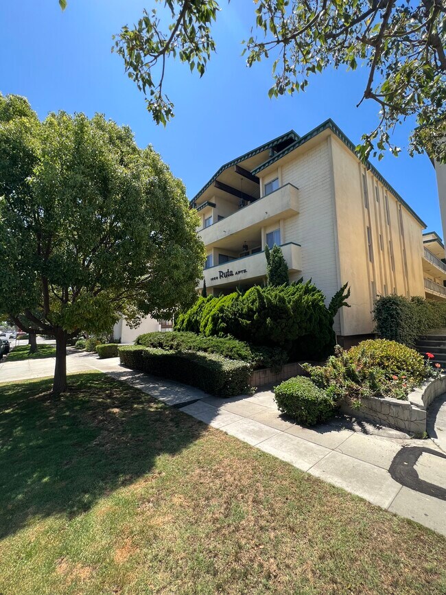 Exterior - 1050 Euclid