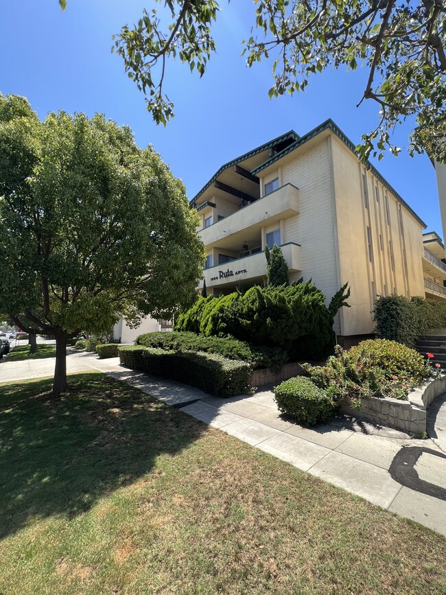 Exterior - 1050 Euclid