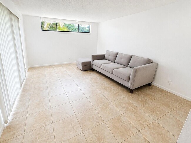 Foto del edificio - 8344 Trent Ct