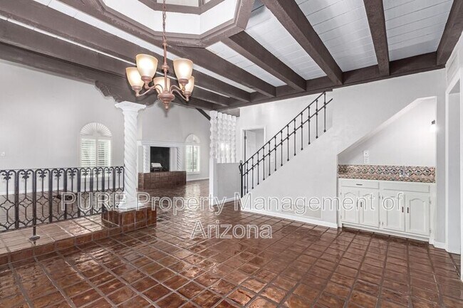 Building Photo - 6701 N Scottsdale Rd