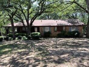 Building Photo - 3010 Nottingham Dr