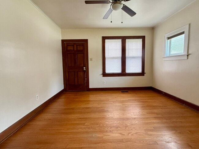 Building Photo - 3203 Roland Ave