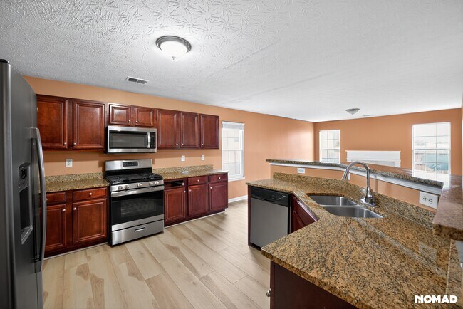 Building Photo - 395 Lamont Ln