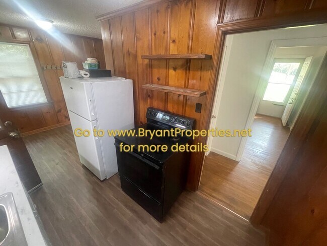 Foto del edificio - 3133 Cloverwood Dr