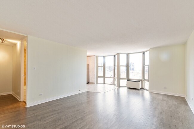 Building Photo - 1340 N Dearborn Pkwy