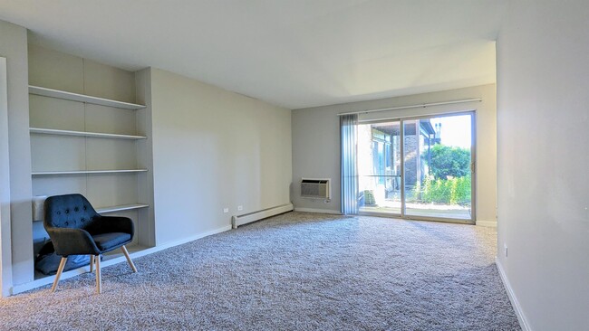 Building Photo - 1700 Maple Pl