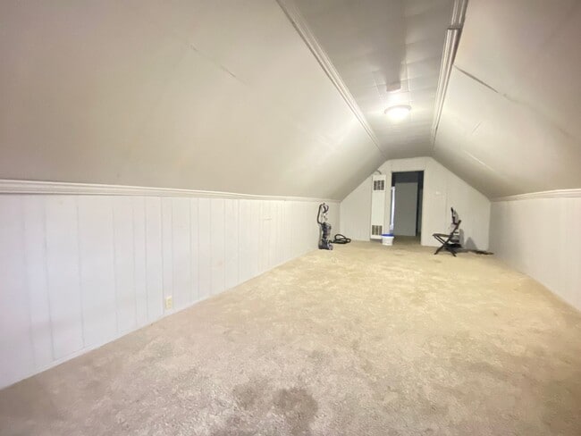 Building Photo - 2240 White Oak Ave