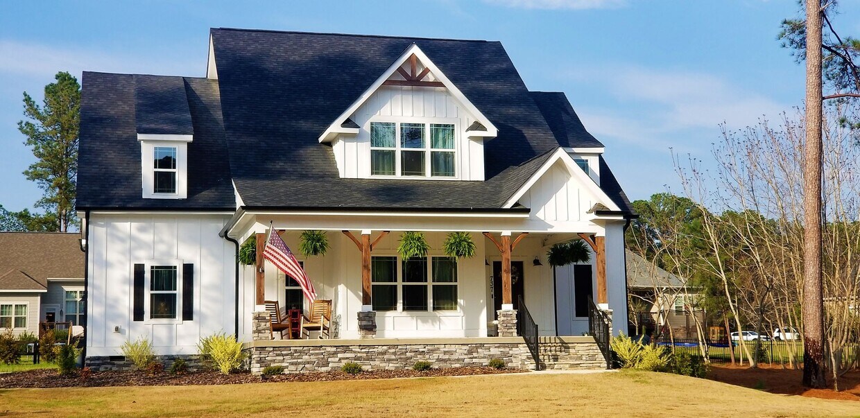 Foto principal - Custom Build in Whispering Pines!