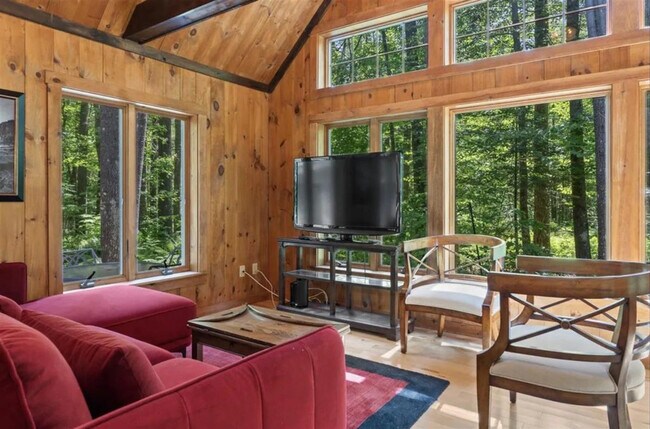 Building Photo - 46 Christmas Tree Ln