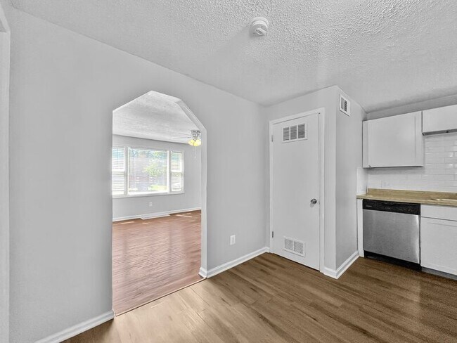 Building Photo - 4516 Greeley Ave