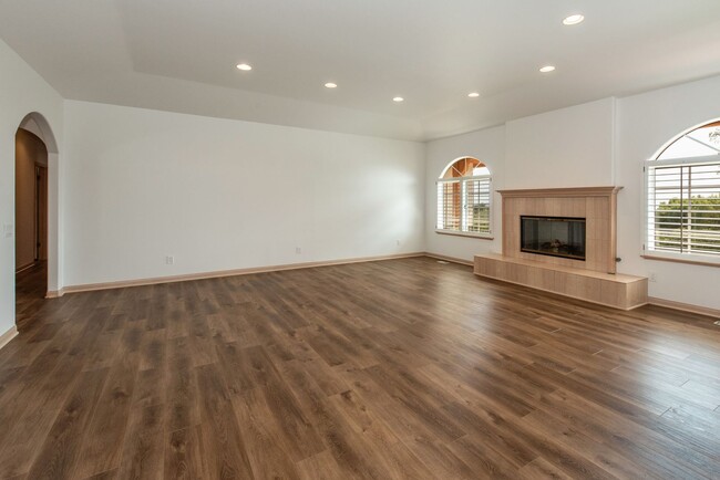 Building Photo - Spacious Single-level Spanish Ranch Home i...
