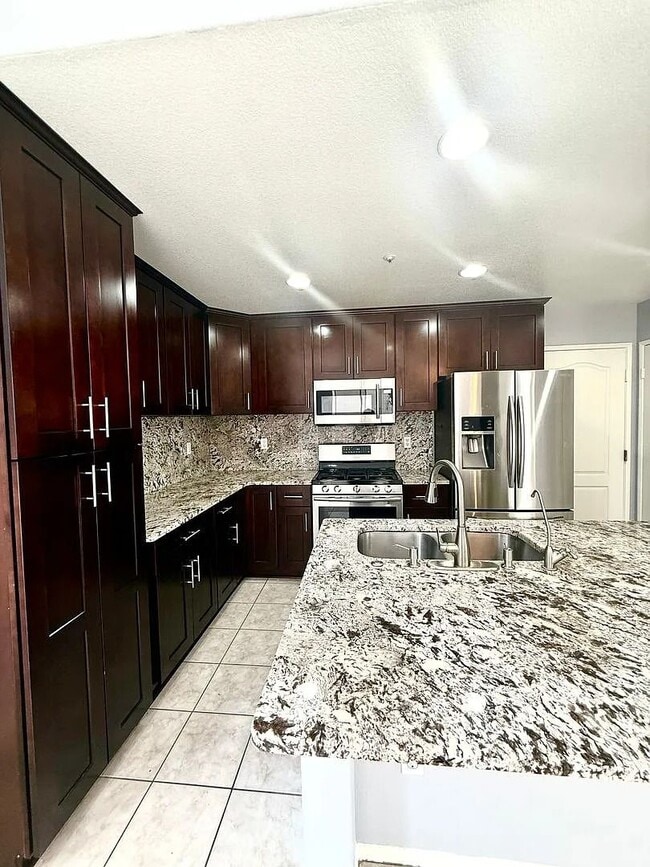 Building Photo - 301 N Navarette Pl