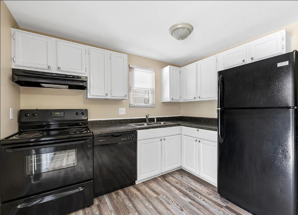 Foto del edificio - Woodsedge Condominiums