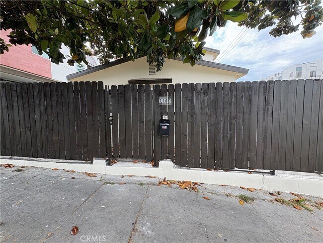 Foto del edificio - 1103 S Hobart Blvd